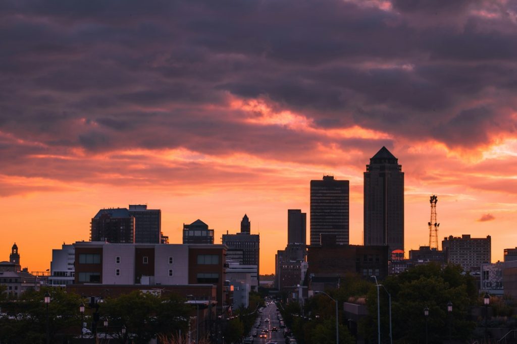 Des Moines Iowa skyline